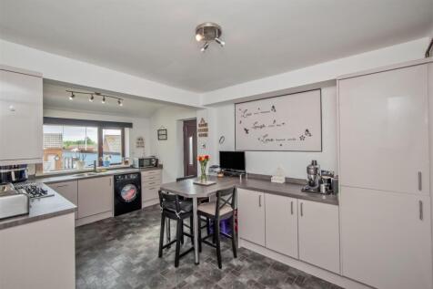 Fitted Breakfast / Dining Kitchen: