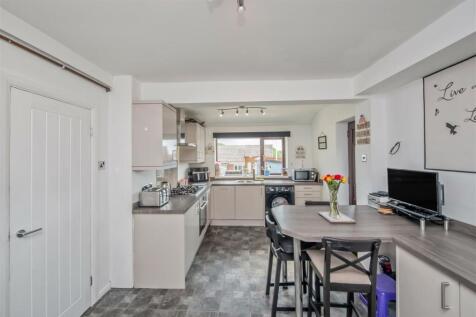 Fitted Breakfast / Dining Kitchen: