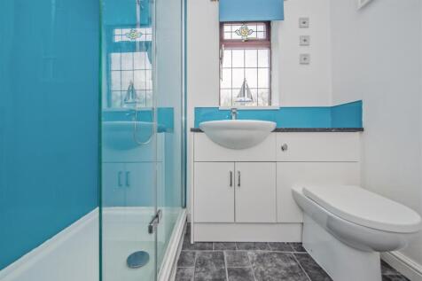 Ground Floor Shower Room / WC: