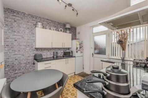 Fitted Dining Kitchen: