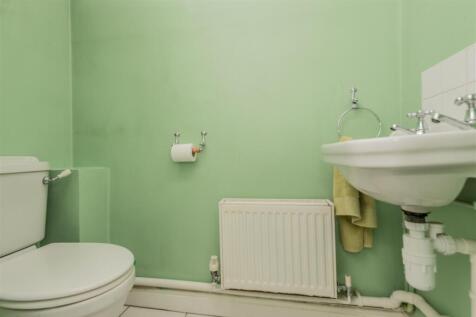 Downstairs Cloakroom / WC: