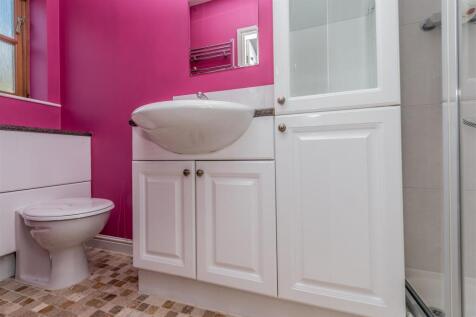 En-suite Shower Room: