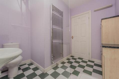Family Shower Room / WC: