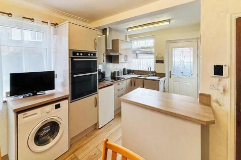 Fitted Dining Kitchen: