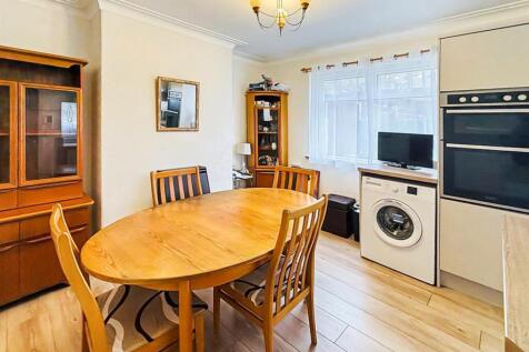 Fitted Dining Kitchen: