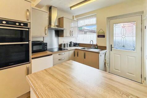 Fitted Dining Kitchen:
