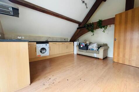 Open Plan Living Room / Dining Area / Fitted Kitch