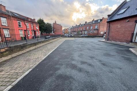 Communal Area / Gardens: