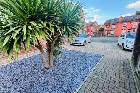 Communal Area / Gardens: