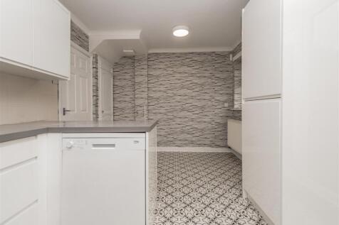 Fitted Dining Kitchen: