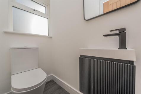 Downstairs Cloakroom / WC: