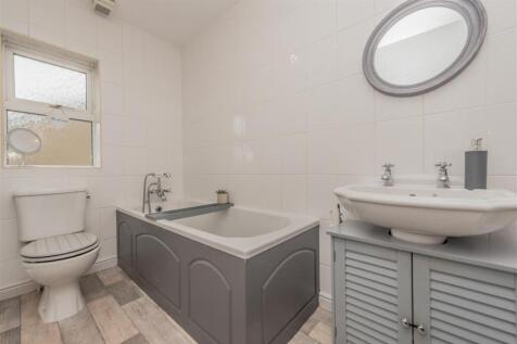 Family Bathroom / WC: