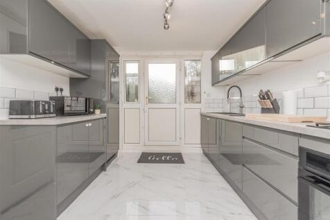 Fitted Kitchen: