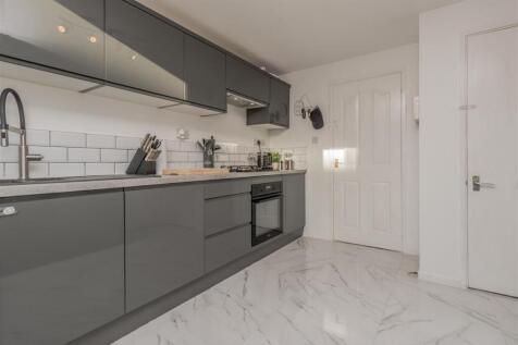Fitted Kitchen: