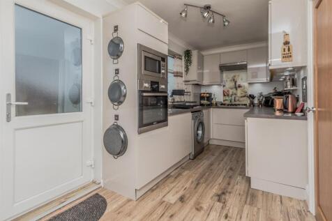 Fitted Dining Kitchen: