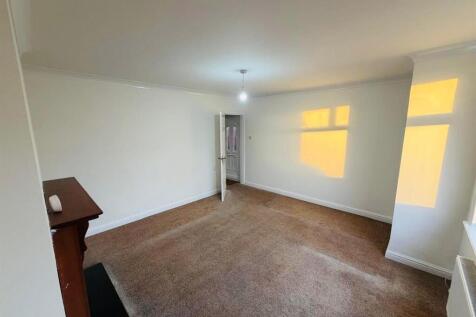 Living Room / Dining Area: