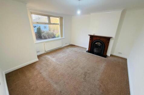 Living Room / Dining Area: