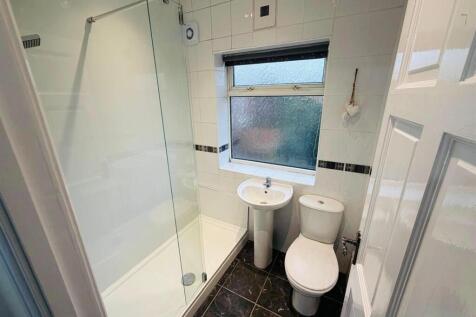 Shower Room / WC: