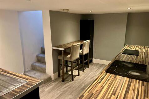 Fitted Breakfast Kitchen: