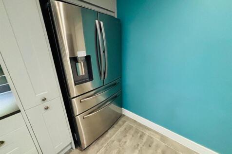 Fitted Dining Kitchen: