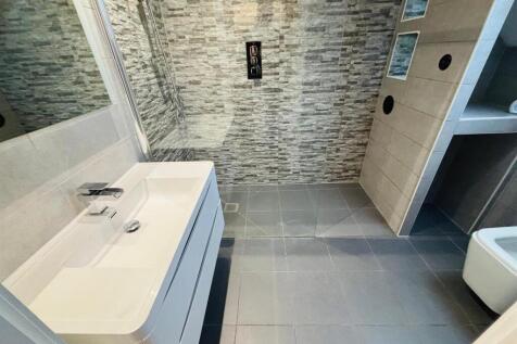 En-suite Shower Room / WC