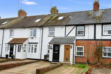 RUSPER 1870&#39;S COTTAGE IN VILLAGE CENTRE