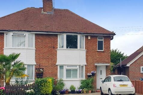 First Floor Maisonette with parking, close to Lit