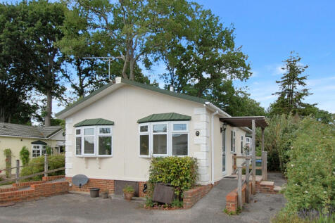 TWO BEDROOM PARK HOME WITH GARDEN USE