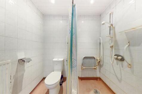 Downstairs Wet room.jpg