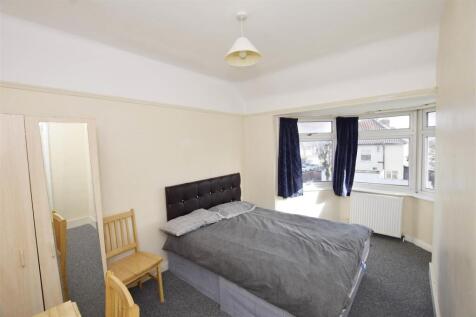 Bedroom 1.jpg