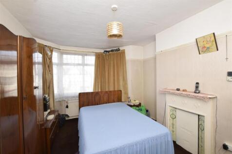 Bedroom 1.jpg