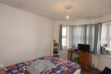 Bedroom 1.jpg