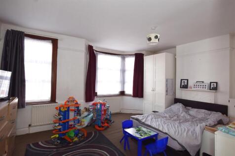 Bedroom 1.jpg