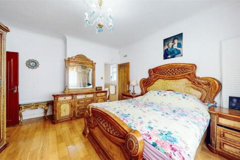 Bedroom.....jpg