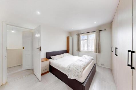 Bedroom 1.jpg