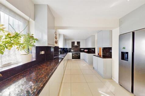 Kitchen..jpg