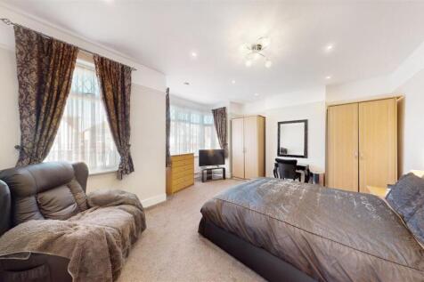 Bedroom 1.jpg