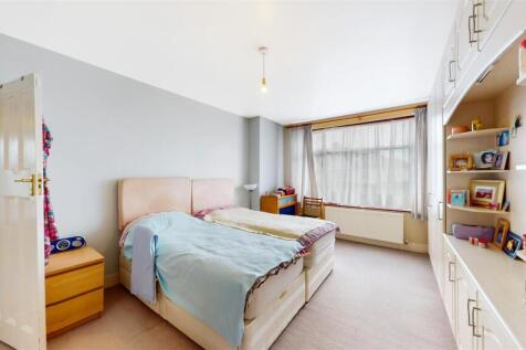 Bedroom 1.jpg