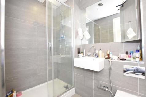 en-suite shower.jpg