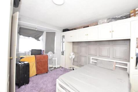Bedroom 1.jpg