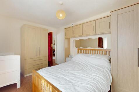Bedroom 1.jpg