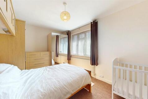Bedroom 1.jpg