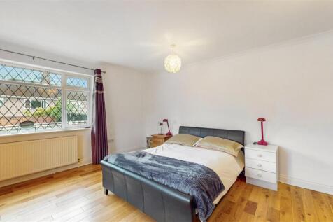 Bedroom 1.jpg