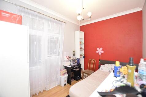 Bedroom 1.jpg