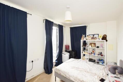 Bedroom 1 copy.jpg