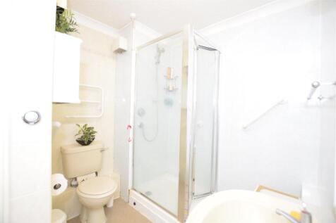 Shower room copy.jpg