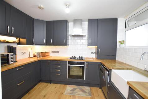 Kitchen copy.jpg