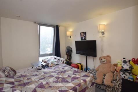 Bedroom 1.jpg