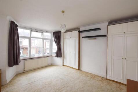 Bedroom 1 .jpg