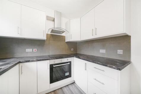 Flat 13, The Gables - oExTkIcVRMCUsAVSqt9M.jpg